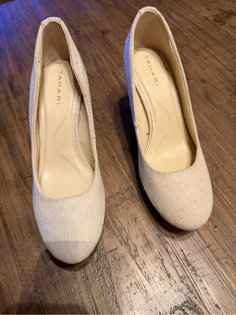 Tahari Women's Beige Shimmer Round-Toe Pumps size 7